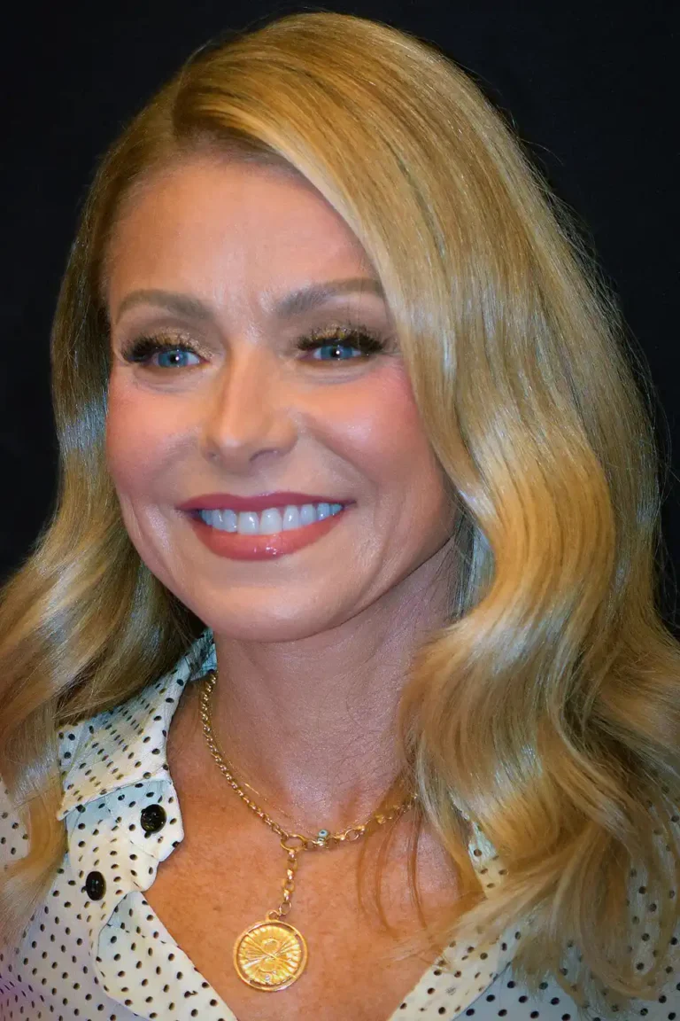 Kelly Ripa Names One Regret From $179 Vegas Wedding to Mark Consuelos